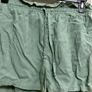 Light green tie shorts